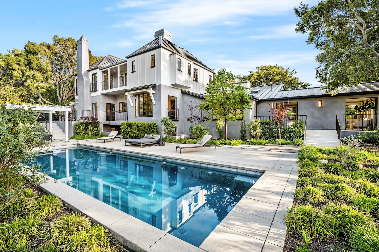 house with swimming pool